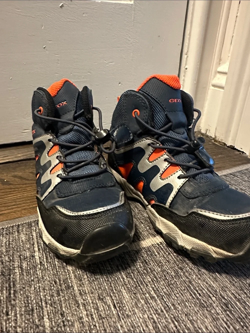 Kids hiking boots